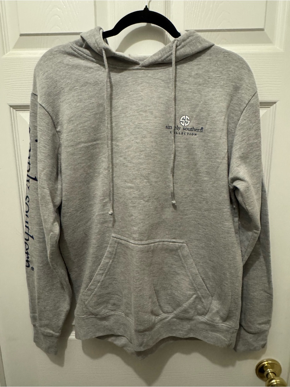 Simply Southern Light Gray Men's Pullover Hoodie with Navy Sleeve Script sz M